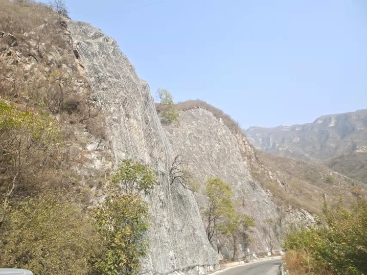 北京 X209 军红路沿线地质灾害防治工程现场